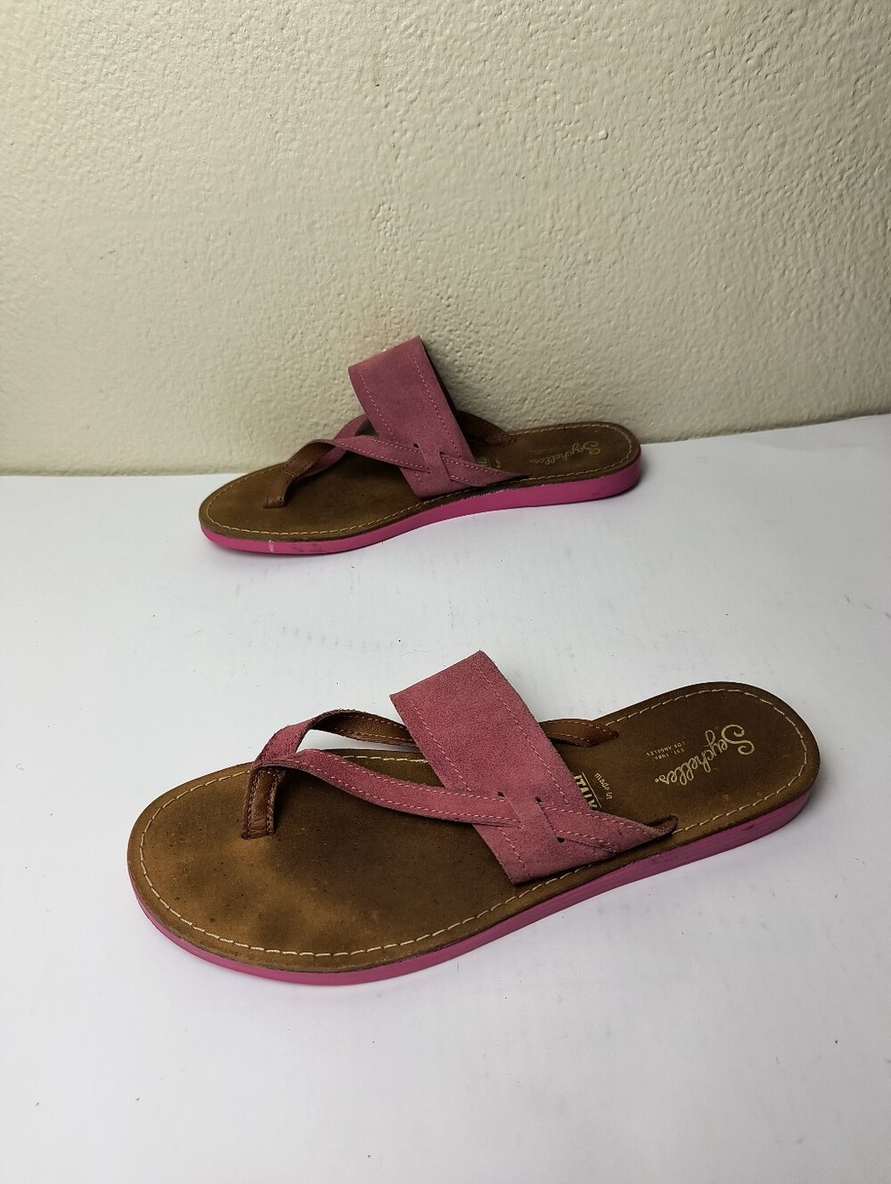 Seychelles 8 Pink Suede Thong Sandals with Matching Pink Sole
